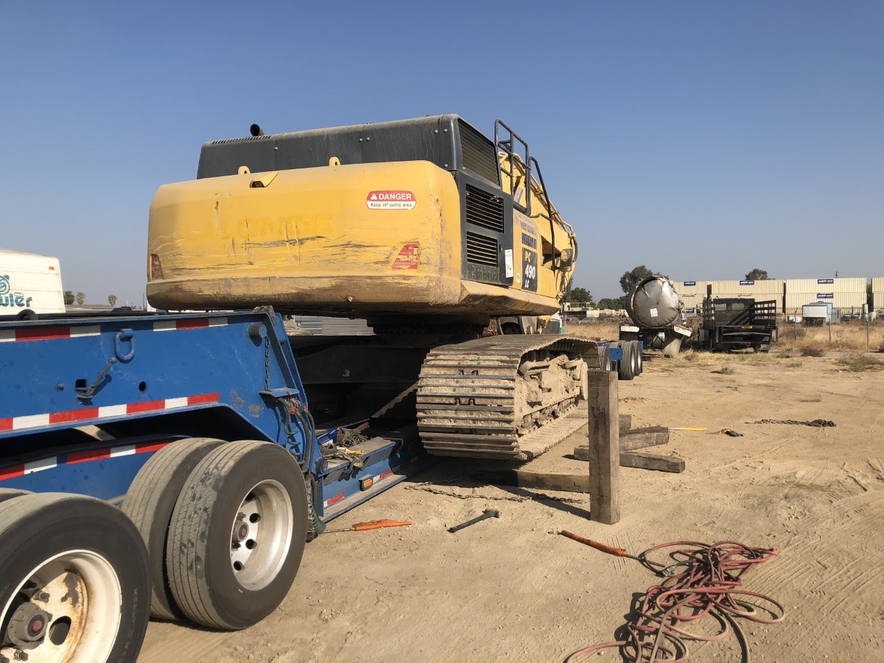 Different Types of Excavators and How to Transport Them Heavy Haulers