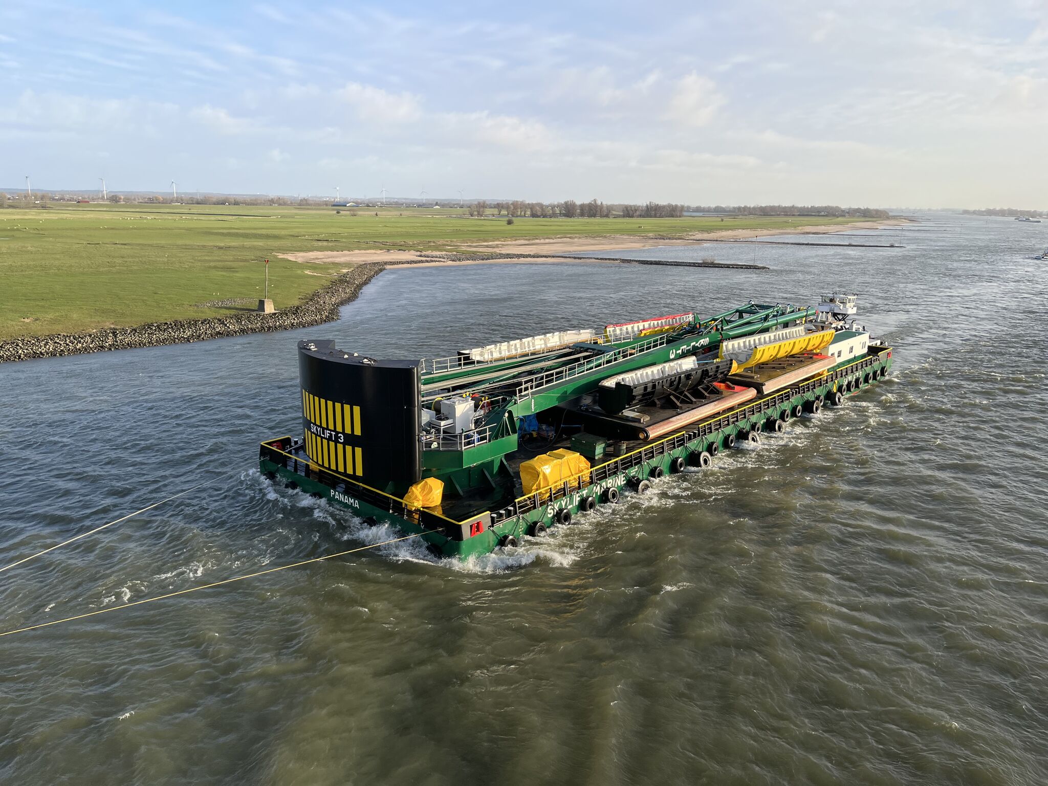 Ravestein's Skylift 3 400t Floating Crane Sets Off for First Project