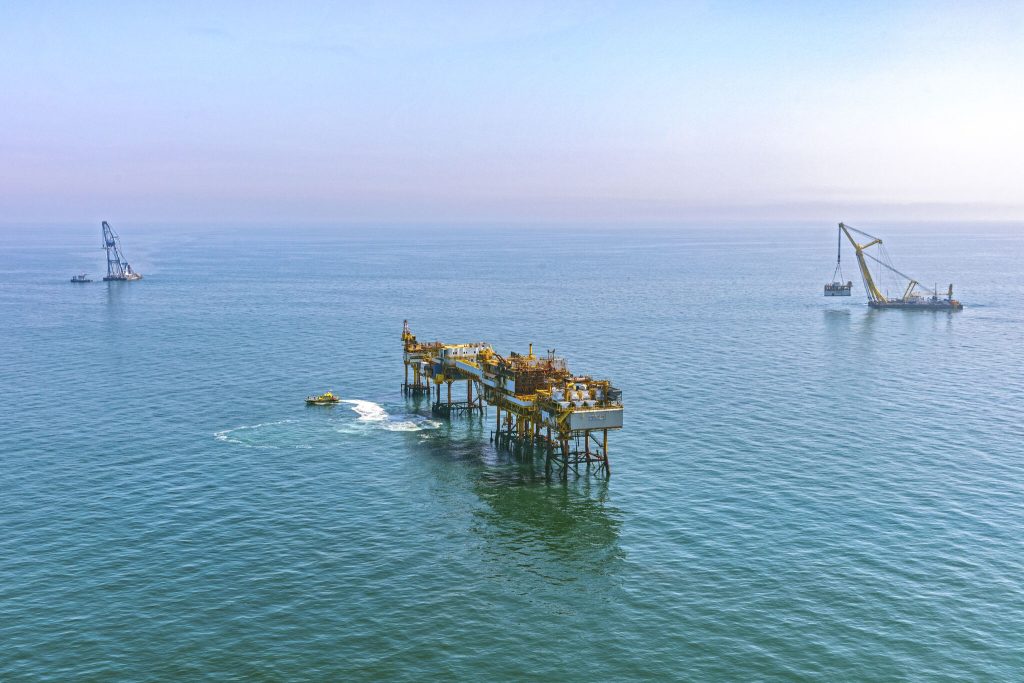 HEBO and Bonn & Mees Remove 2 Modules from Dutch L7 Gas Field Platform