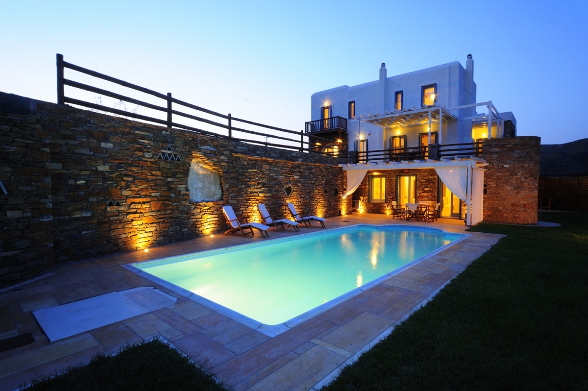 Villa Phivi in night lights