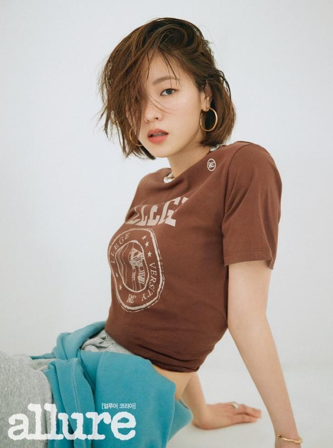 Jeon Yeo Bin Exudes Chic And Sophisticated Charms In Latest Allure Magazine Pictorial