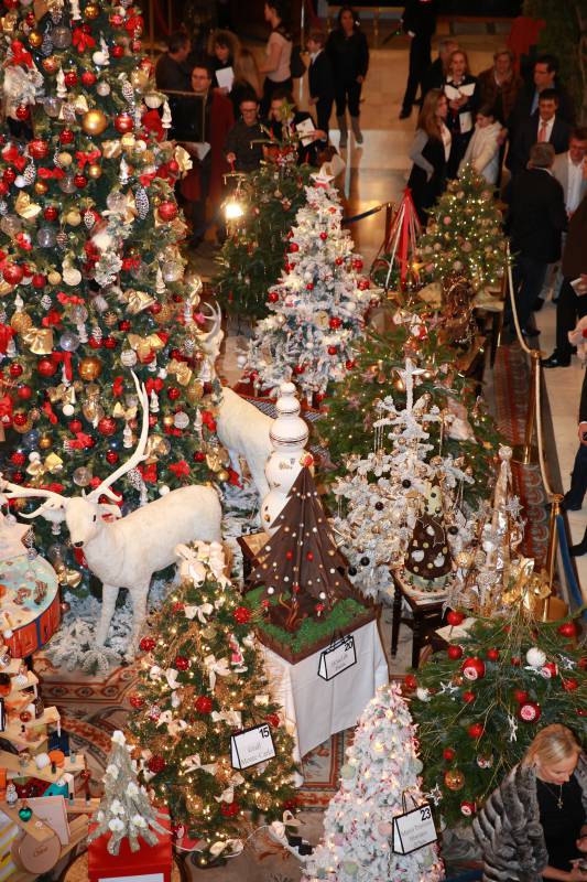 Action Innocence’s Exclusive Christmas Tree Auction Serenaded with “White Christmas”