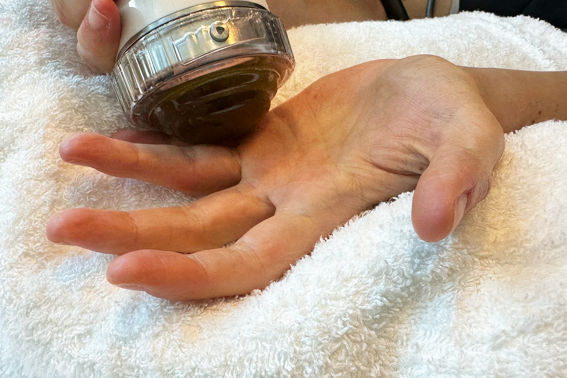 Treat Trigger Finger with Shockwave Therapy HelloPhysio