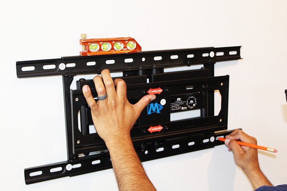 How to Mount a TV on Your Wall Properly HelloTech How How to Mount a TV on Your Wall Properly HelloTech How