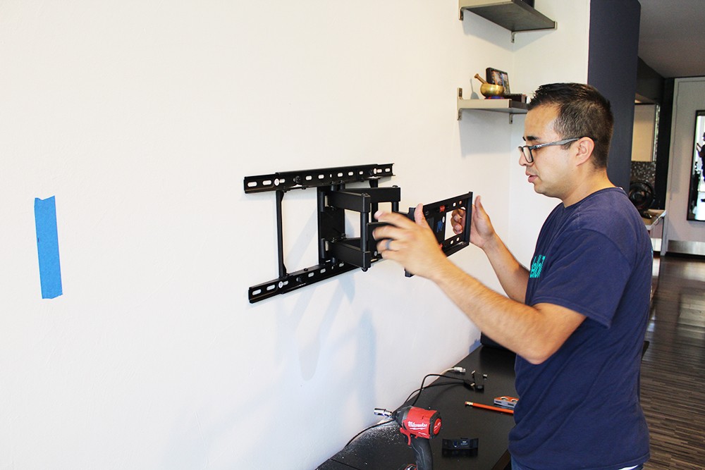 How to Mount a TV on Your Wall Properly HelloTech How How to Mount a TV on Your Wall Properly HelloTech How