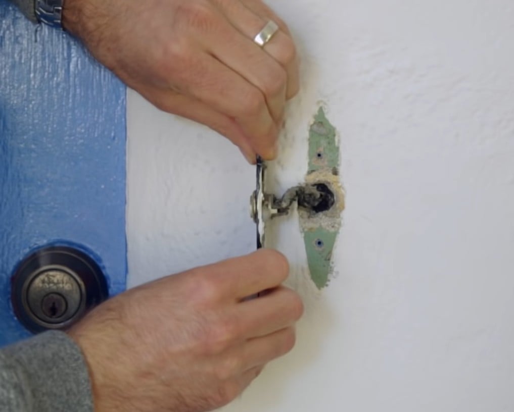 How to Install a 1stGeneration Ring Video Doorbell HelloTech How