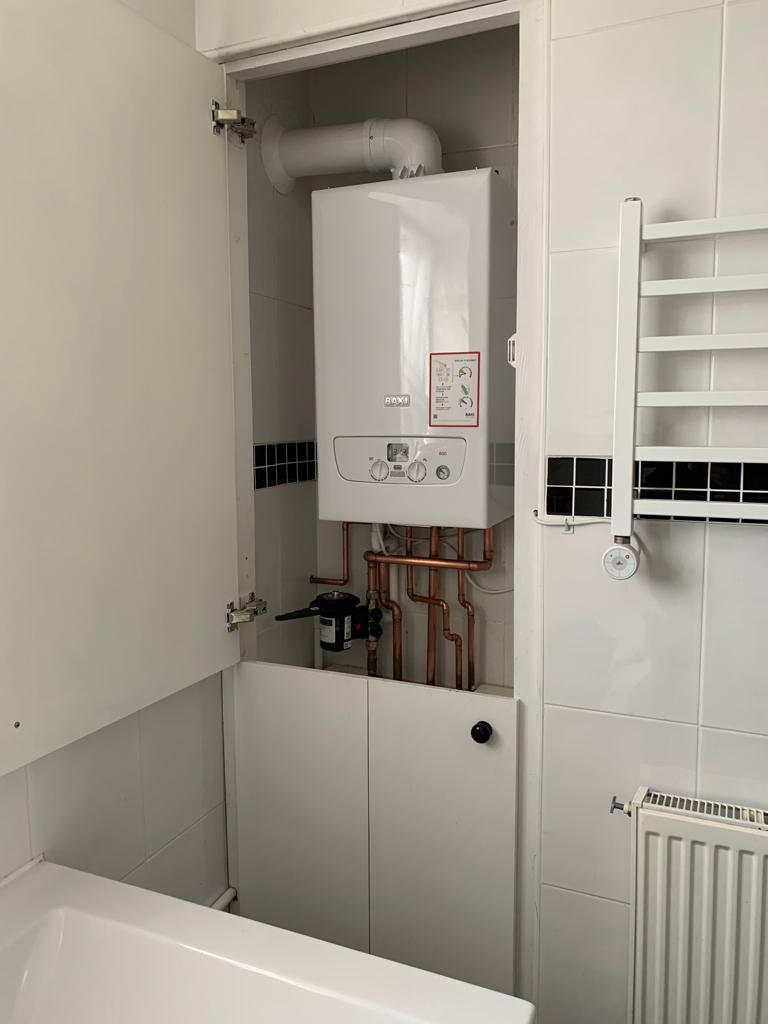 Baxi 830 combi install + pipework! helpfulplumber.co.uk