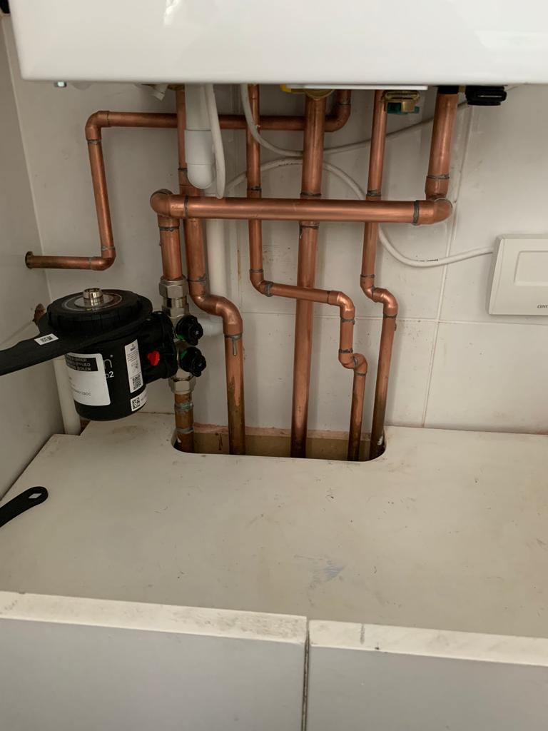 Baxi 830 combi install + pipework! helpfulplumber.co.uk