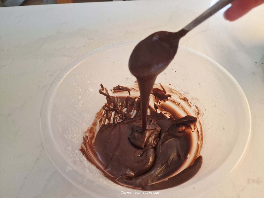 Chocolate Glacé Icing Tutorial Help Me Bake