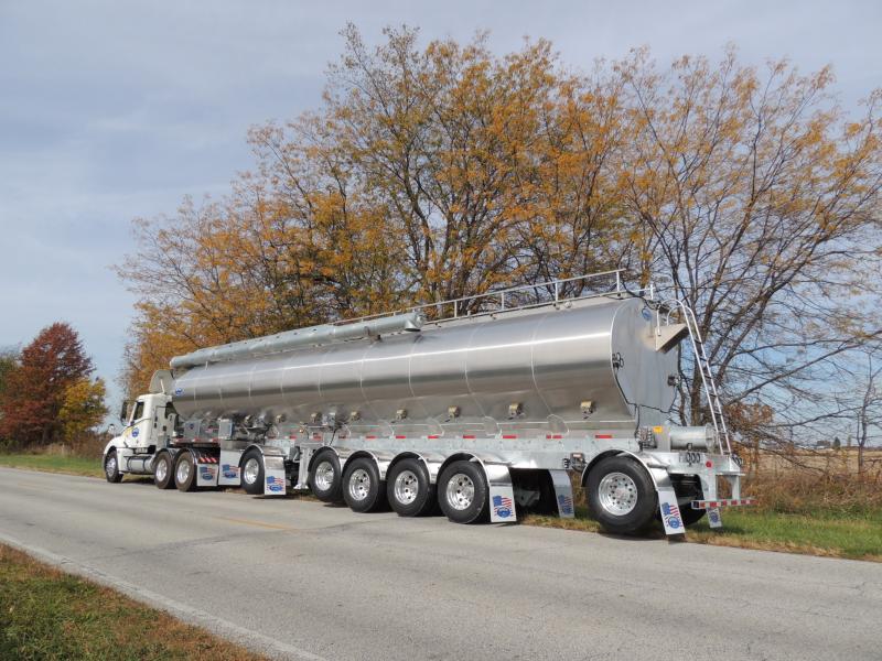 Bulk Feed Trailers Hensley Fabricating & Equipment, Inc.