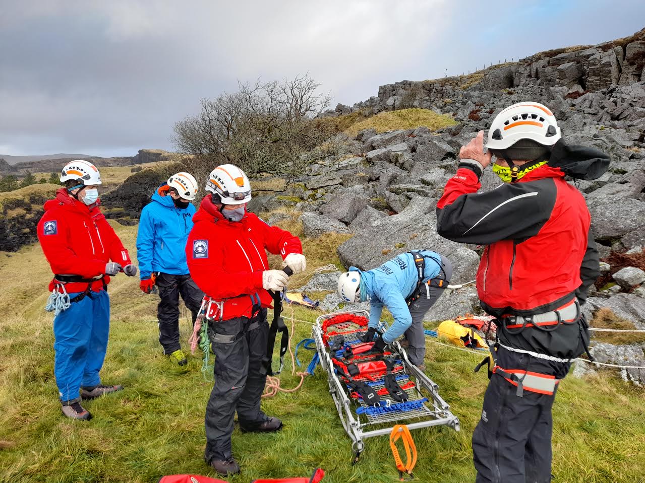 Alpine rescue team nutatila