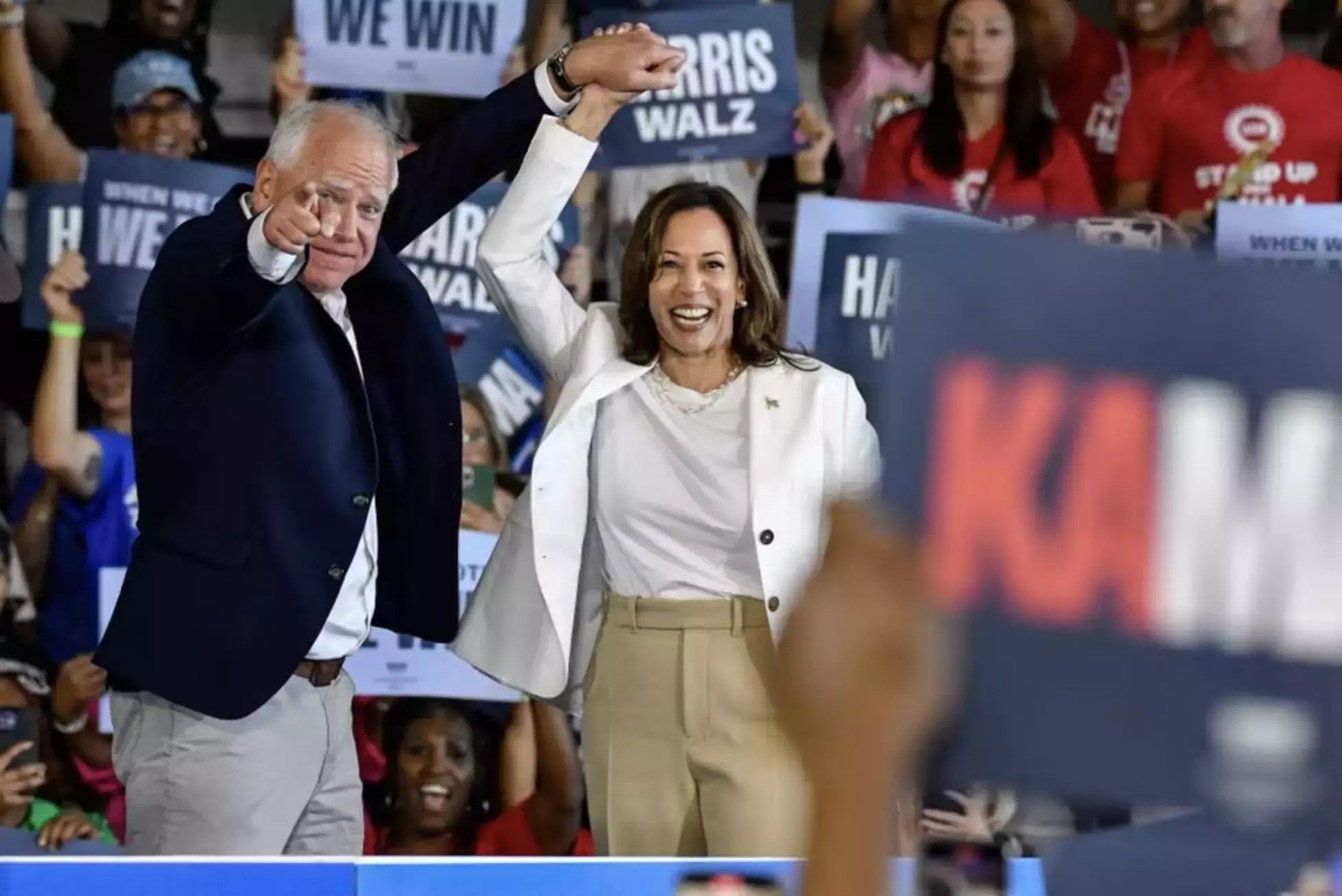 10 Kamala Harris's Best Campaign Trail Outfits Her Style Code