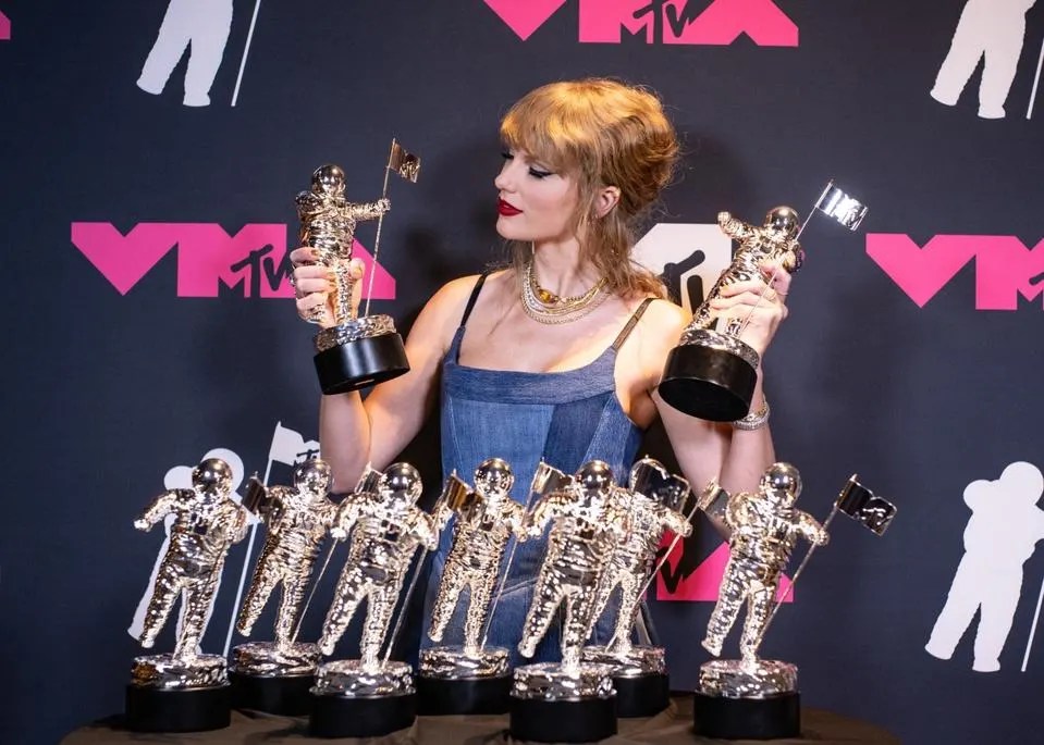 Taylor Swift in MTV VMAs 2023 Dominates with 9 Wins Hey News