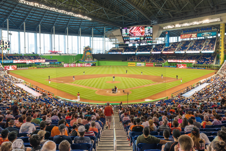 Amazon Fashion 3 OnTrend Baseball Game Outfits for 2022