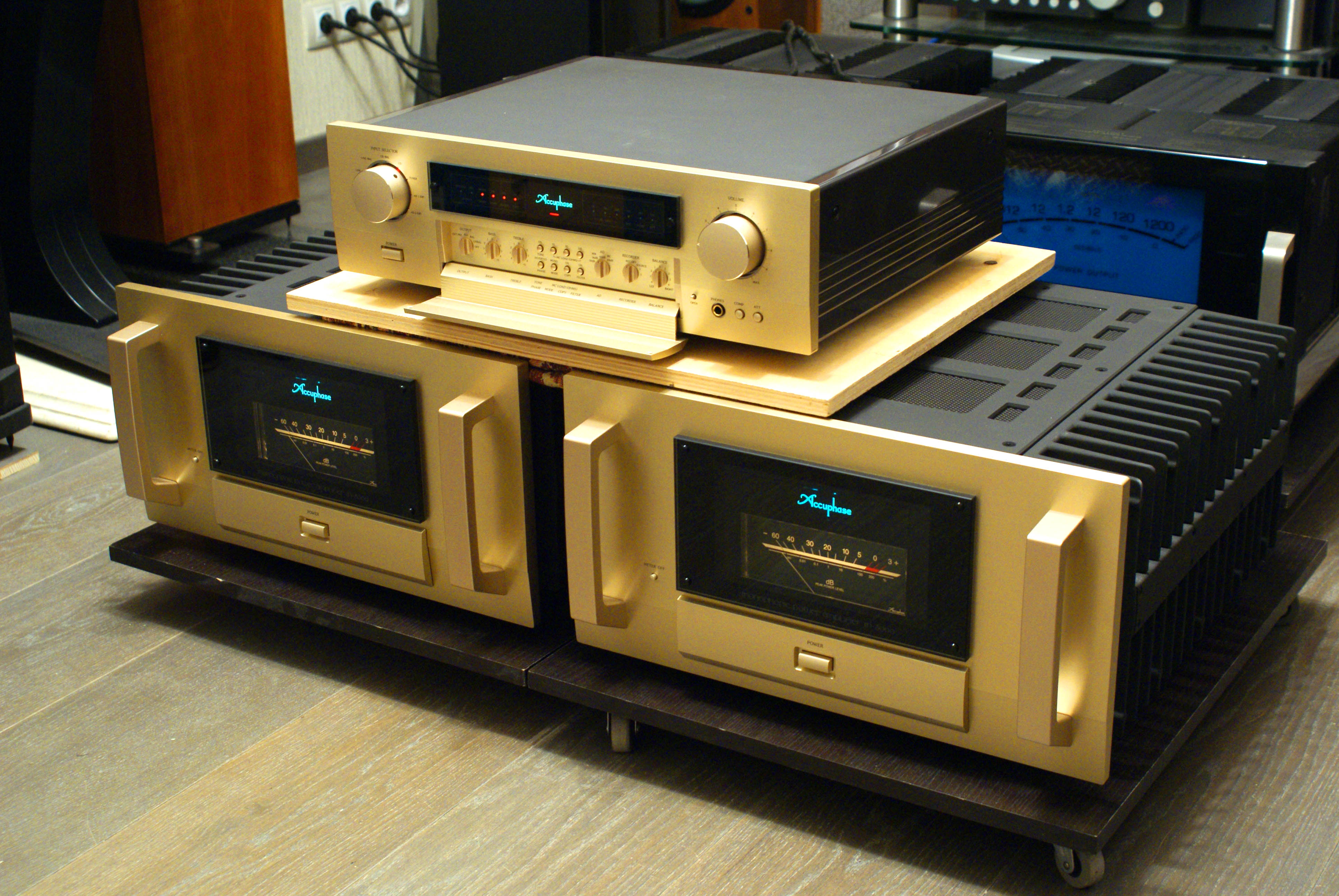 Accuphase M8000 C2400 HiFi.ru