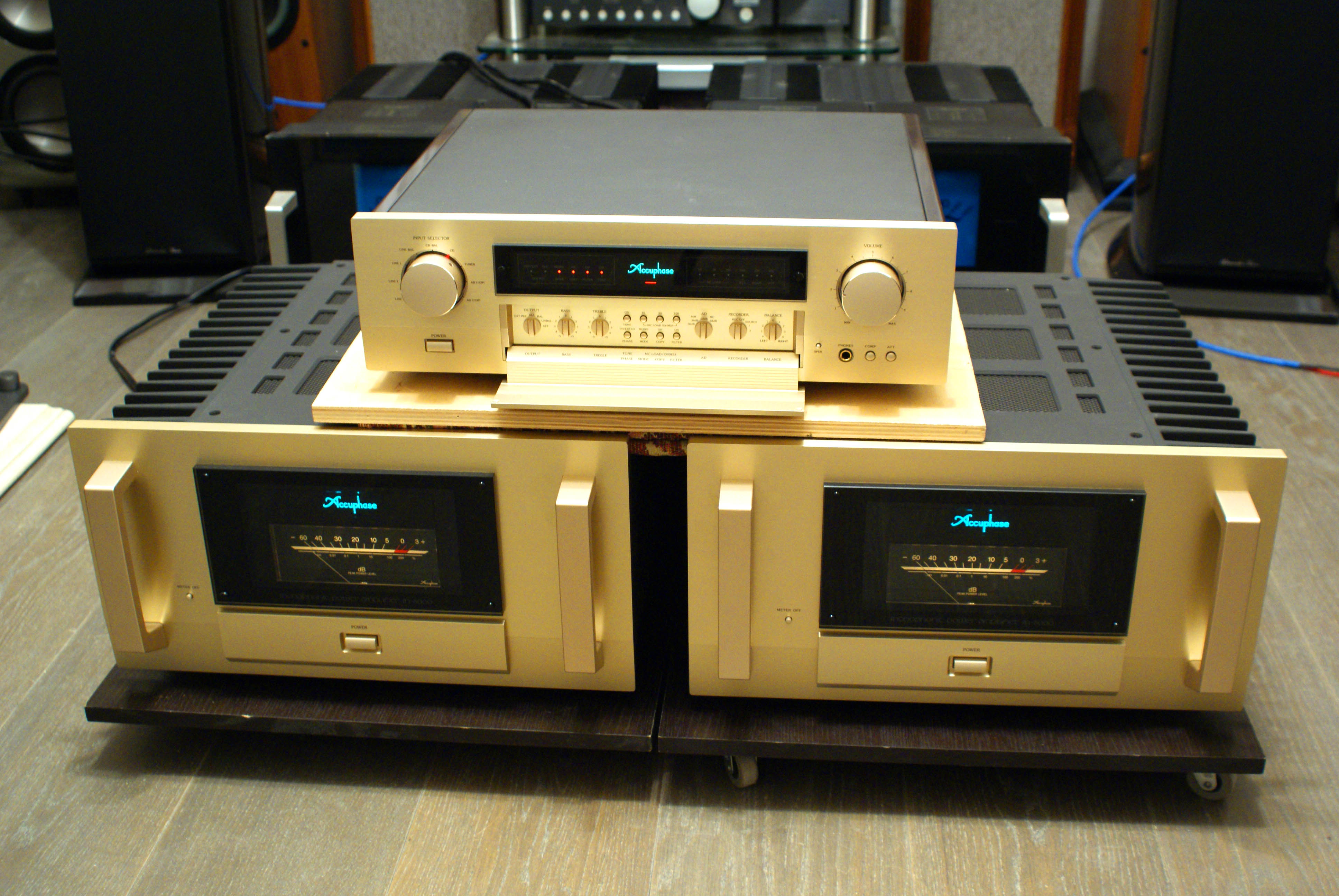 Accuphase M8000 C2400 HiFi.ru
