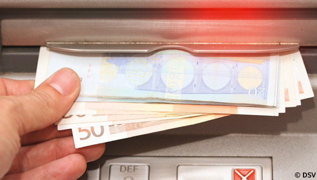 Alle anderen zentralbanken im euroraum hatten die ausgabe bereits ende januar eingestellt. Tschuss 500 Euro Schein Hallo Neue 100er Und 200er Scheine Hier Fur Sie