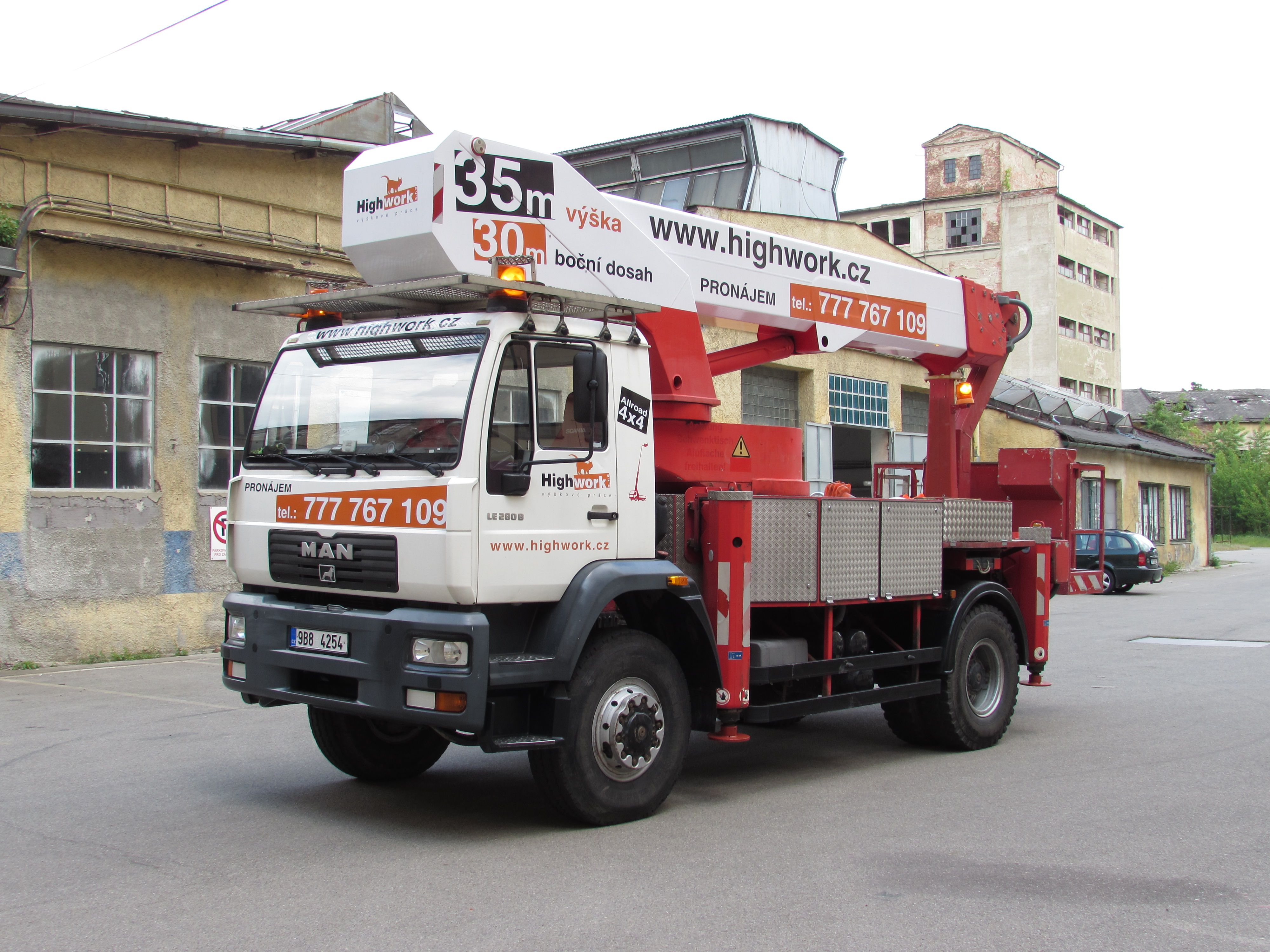 Pronájem plošiny 35 m Brno Bison TKA 35,5 KS fotogalerie Highwork