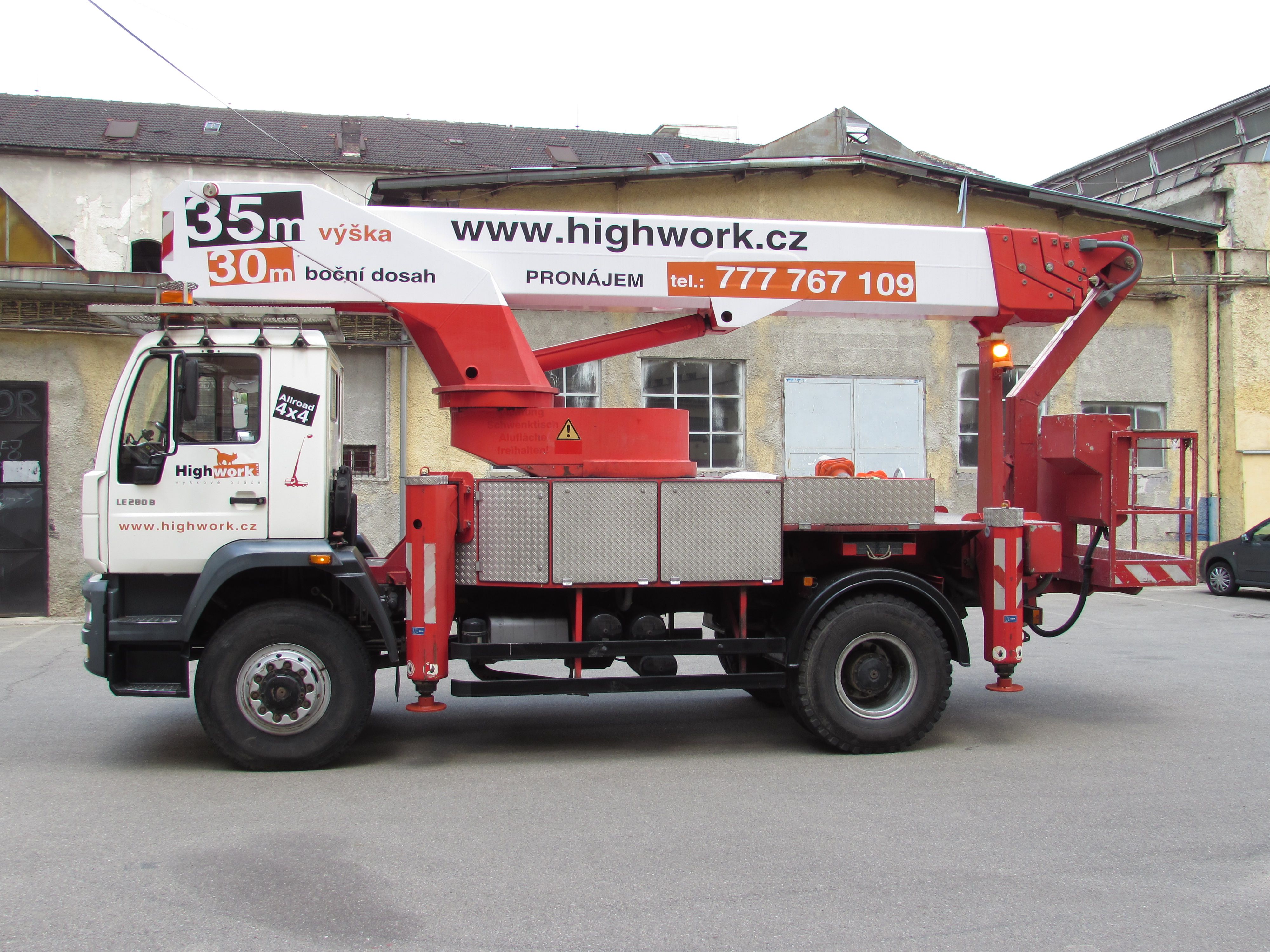 Pronájem plošiny 35 m Brno Bison TKA 35,5 KS fotogalerie Highwork