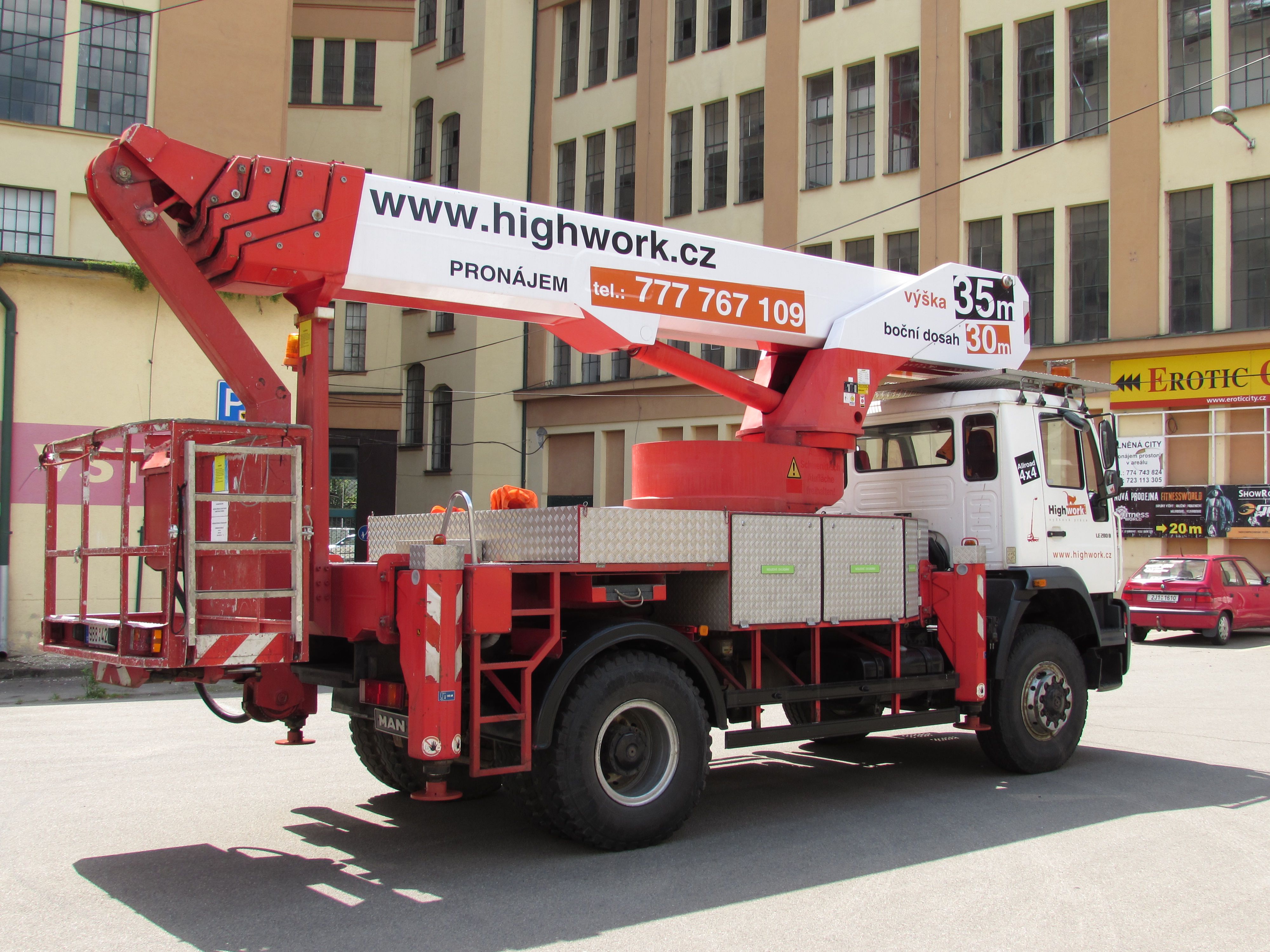 Pronájem plošiny 35 m Brno Bison TKA 35,5 KS fotogalerie Highwork