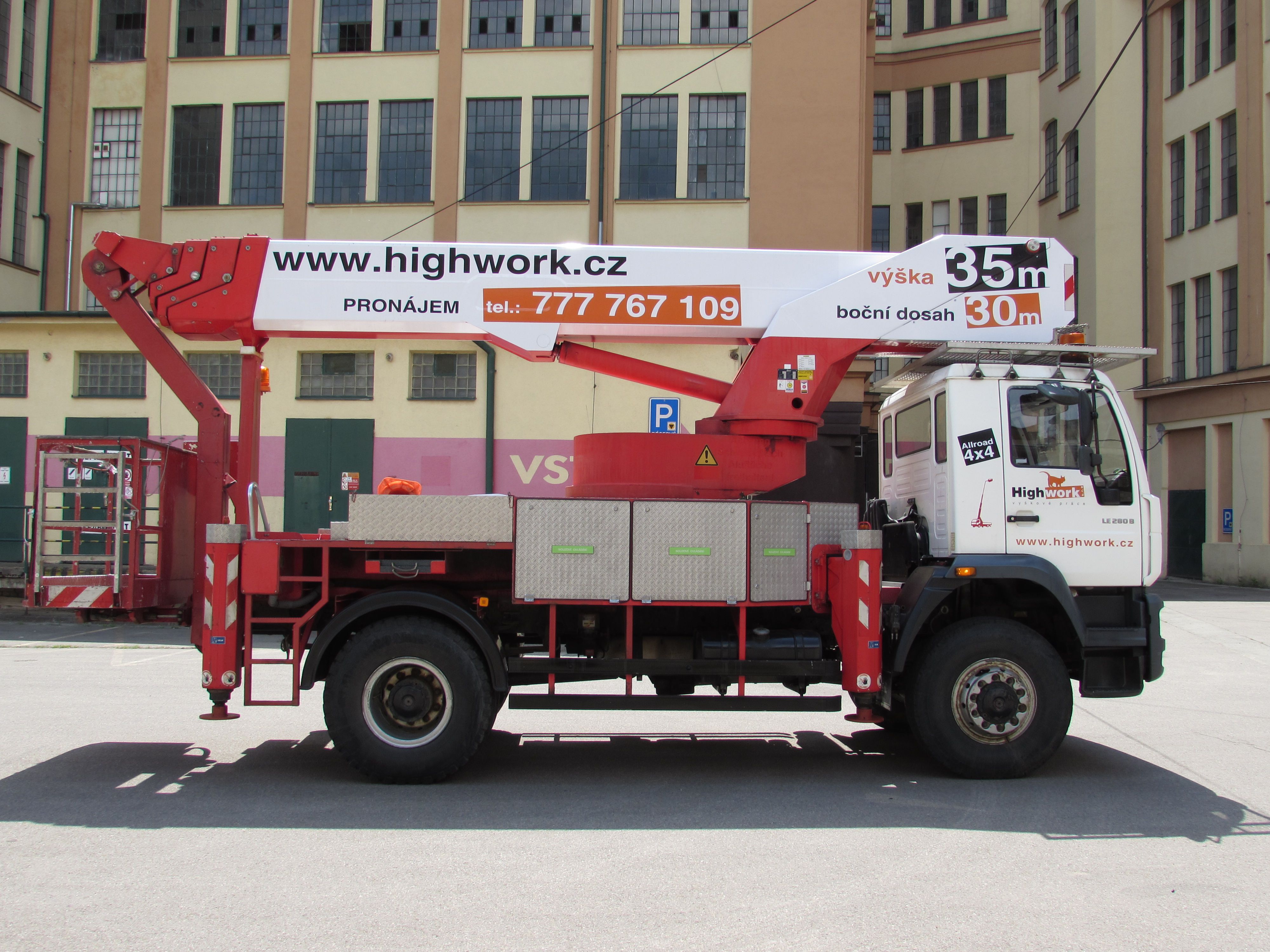 Pronájem plošiny 35 m Brno Bison TKA 35,5 KS fotogalerie Highwork