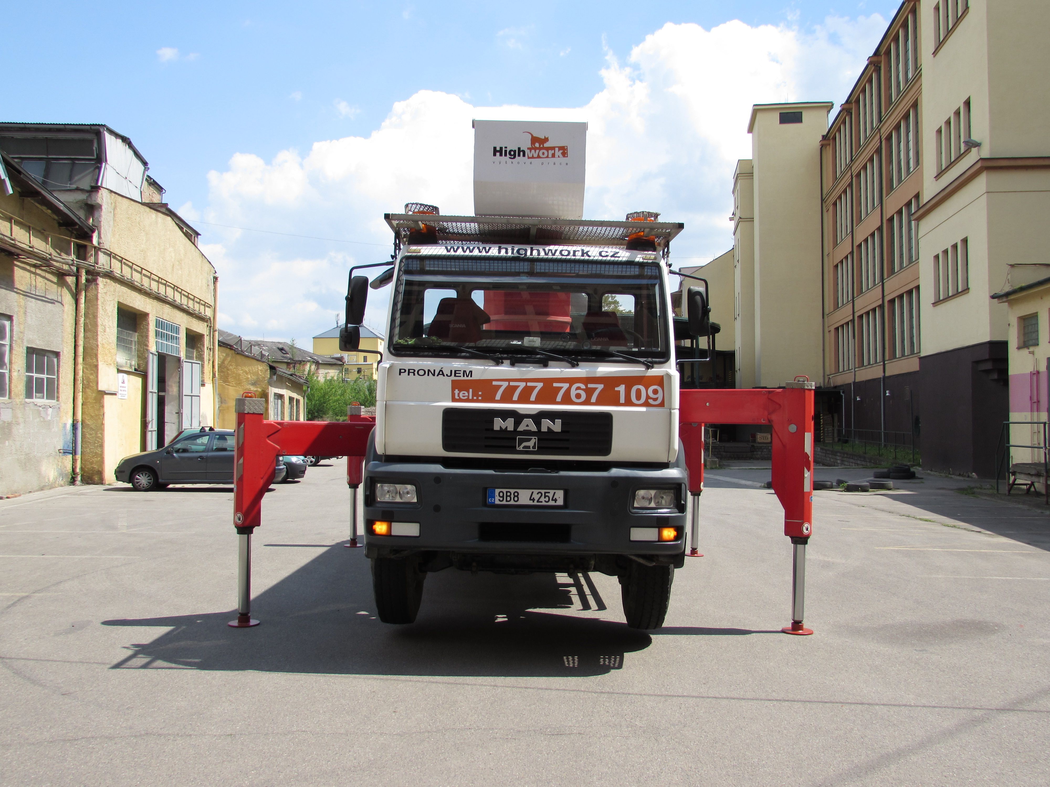 Pronájem plošiny 35 m Brno Bison TKA 35,5 KS fotogalerie Highwork