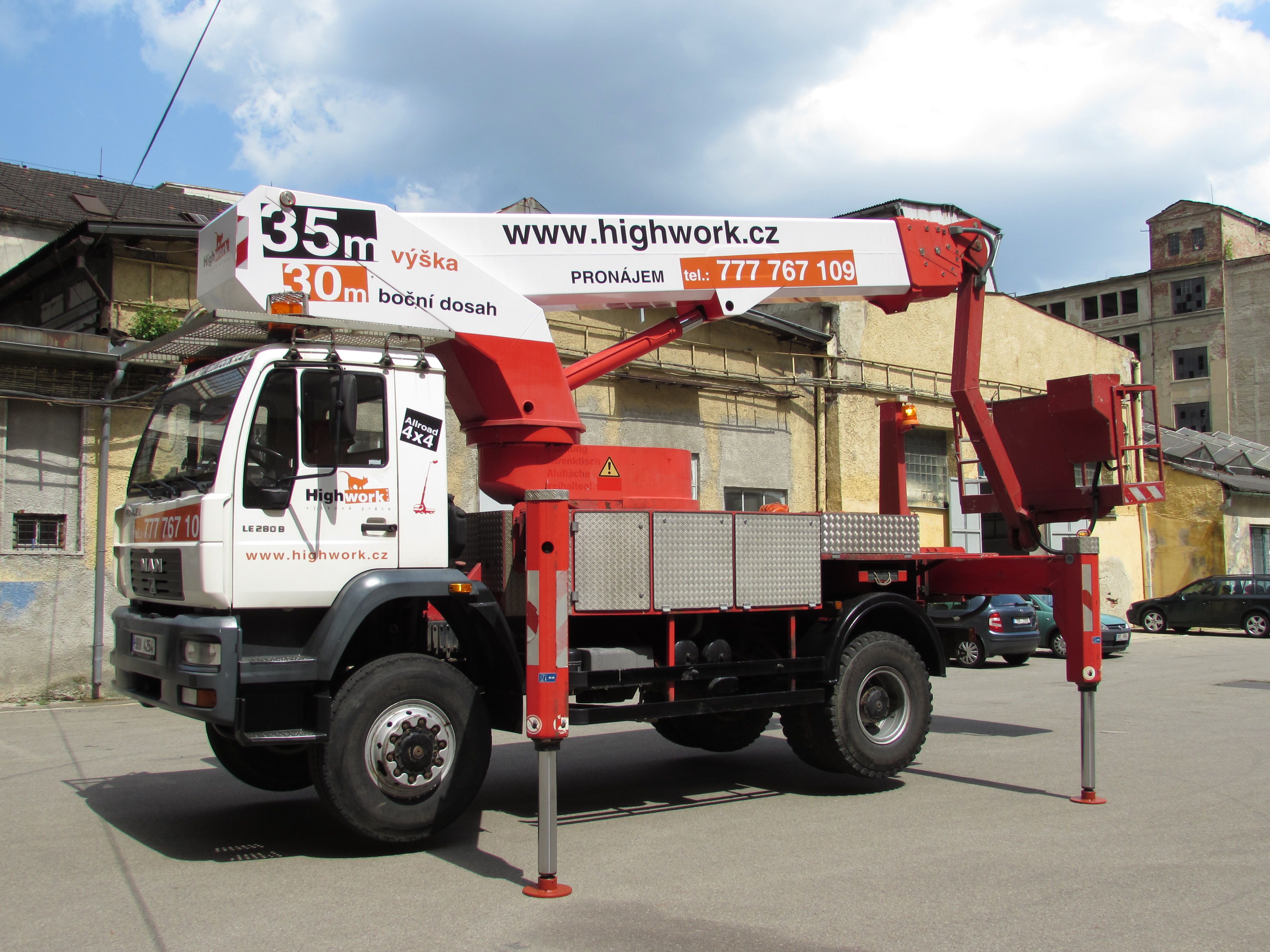 Pronájem plošiny 35 m Brno Bison TKA 35,5 KS fotogalerie Highwork