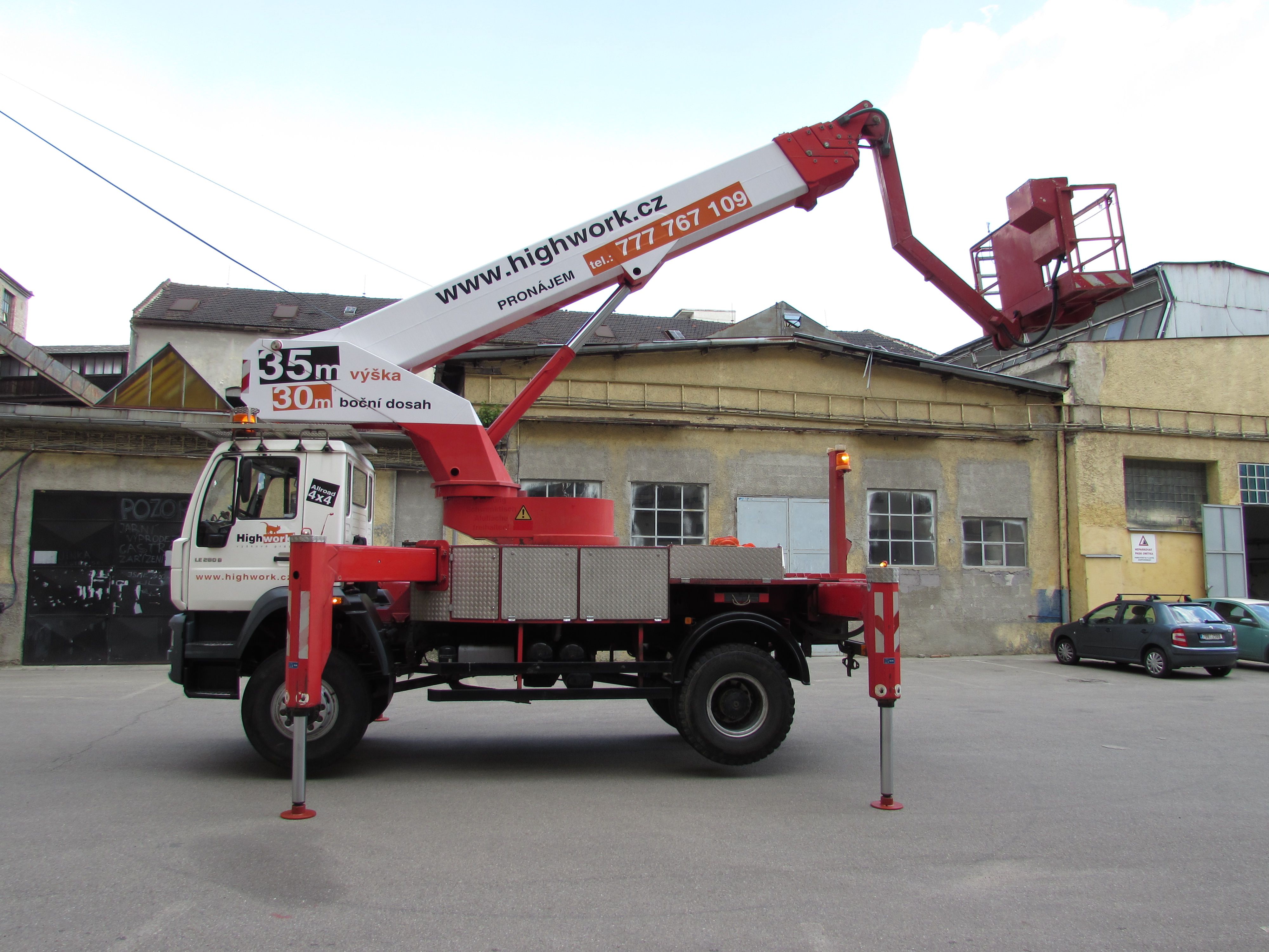 Pronájem plošiny 35 m Brno Bison TKA 35,5 KS fotogalerie Highwork