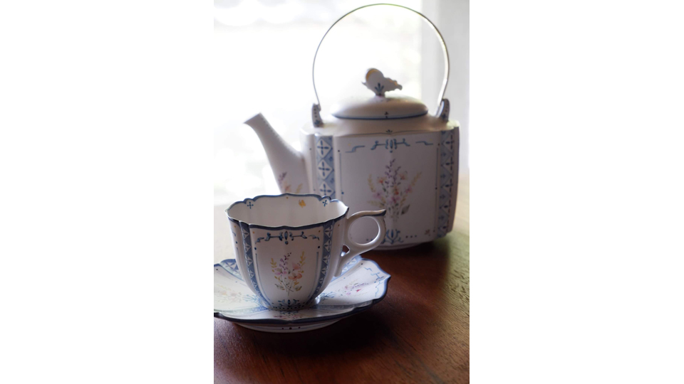 8/02/CUBE/Three potters in Kyushu porcelain and pottery 九州の陶芸家・陶器と磁器