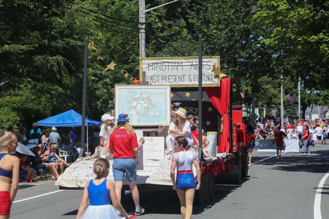 Hingham Arts Alliance Awarded “Most Beautiful” Float in Fourth of July