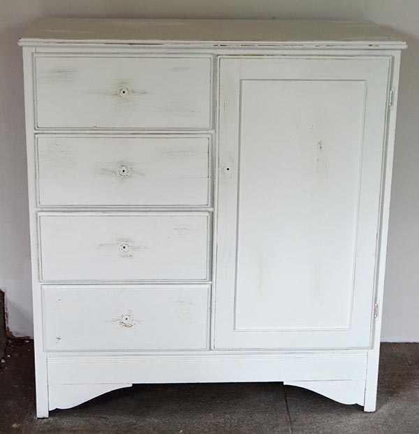 distresseddressernoknobs Hip Chick Digs