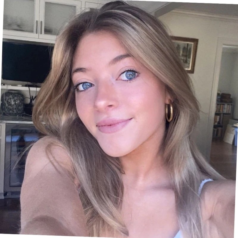 Meet Riley Mae Lewis Tiktok Celebrity Who Has Set on Fire