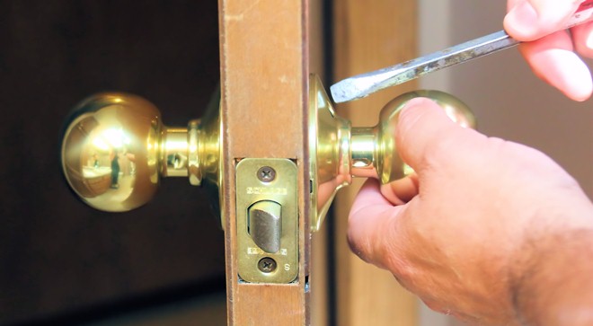 How to change a door knob in 10 steps HireRush Blog