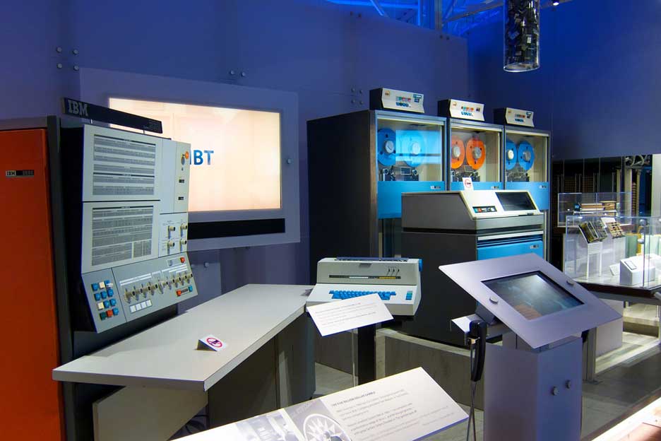 1964 IBM Introduces System 360
