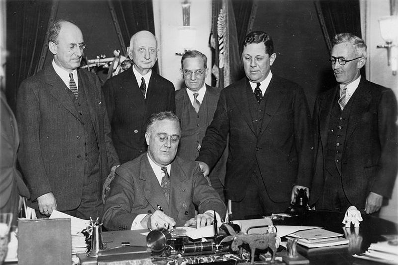 How Industrialists Plotted to Overthrow FDR Over The New Deal in 1934