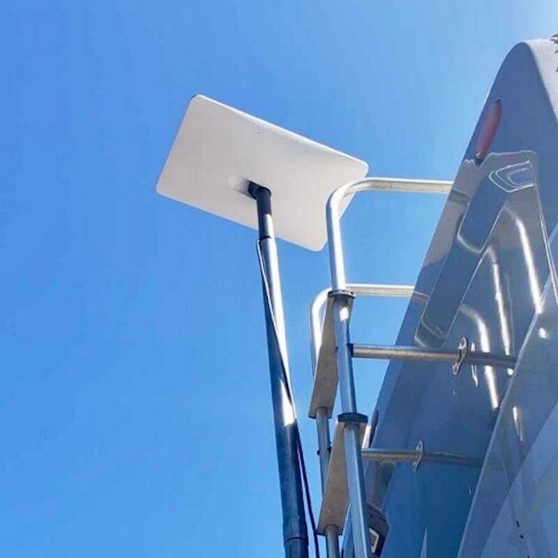 Pyramid LED Whips Starlink RV Ladder Mount System ubicaciondepersonas