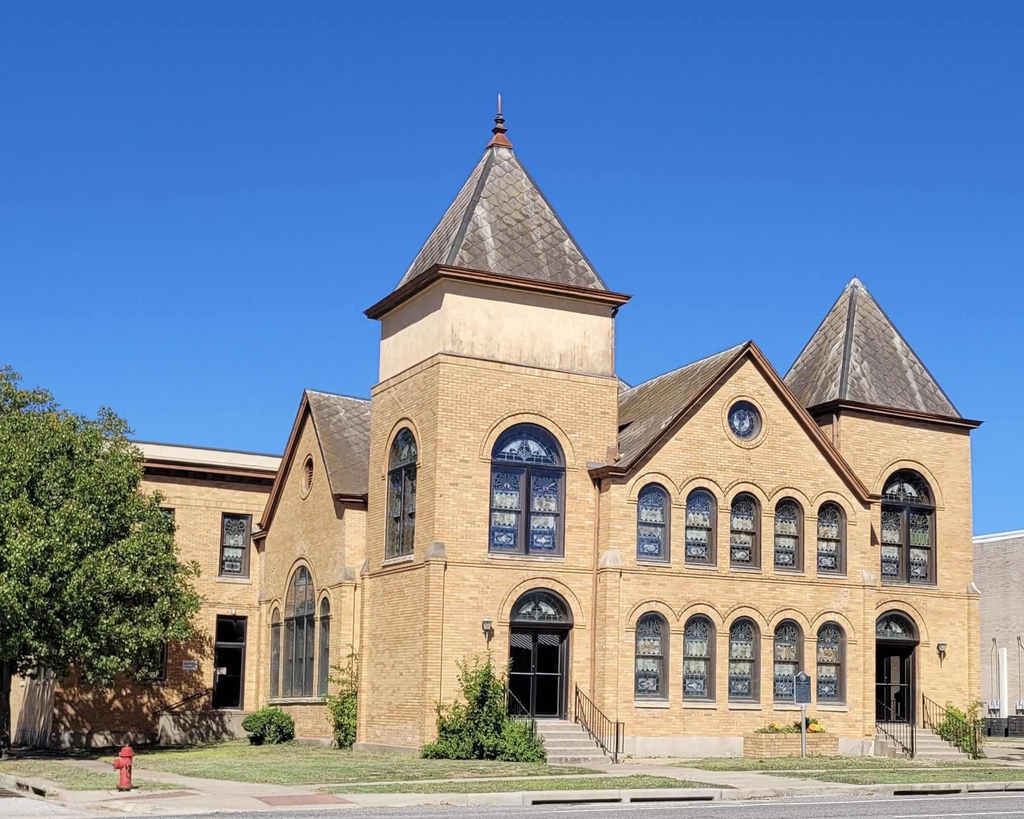 Photo The First Baptist Church of Mart and Marker