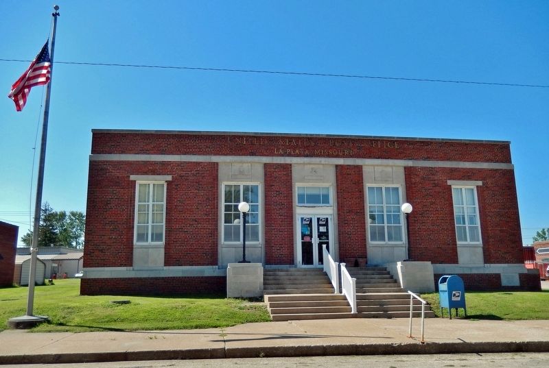 La Plata Square Historic District Historical Marker