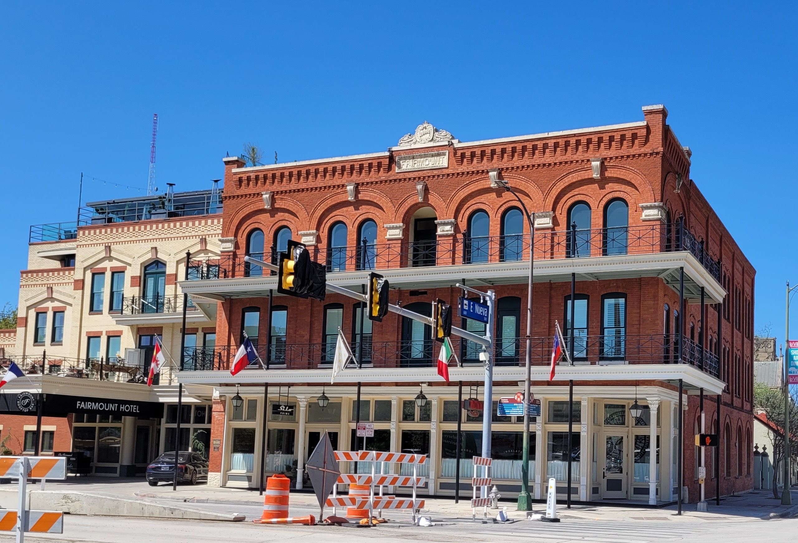 Photo The view of the Fairmount Hotel and Marker from across the street