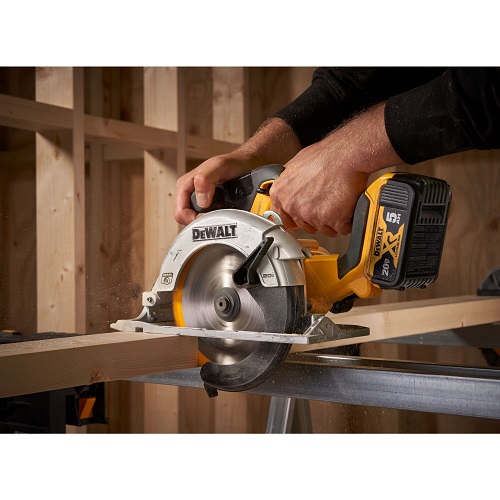 Dewalt 20V MAX* 6-1/2 in. Brushless Cordless Circular Saw (Tool Only