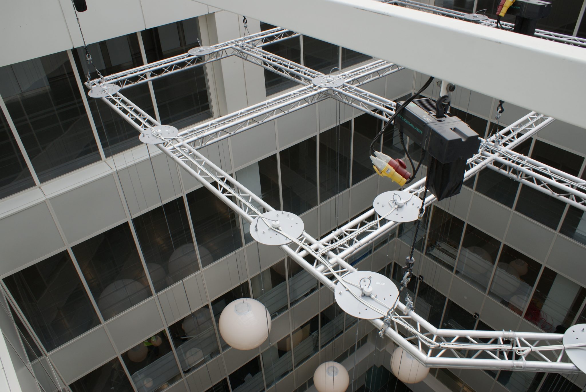 Hoist UK “Do the business” in the heart of London Hoist UK