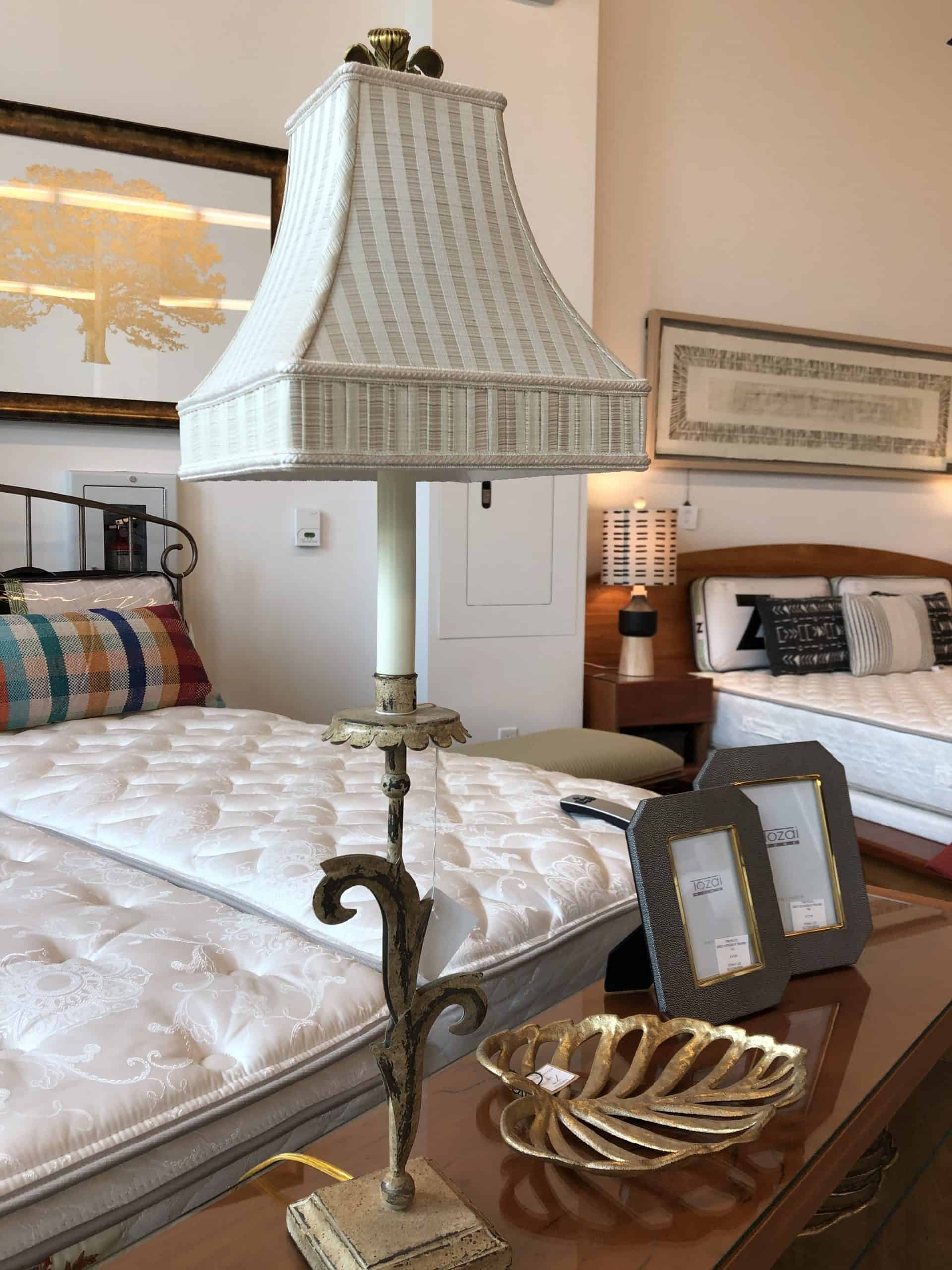 Hanover Buffet Lamp Holder Mattress