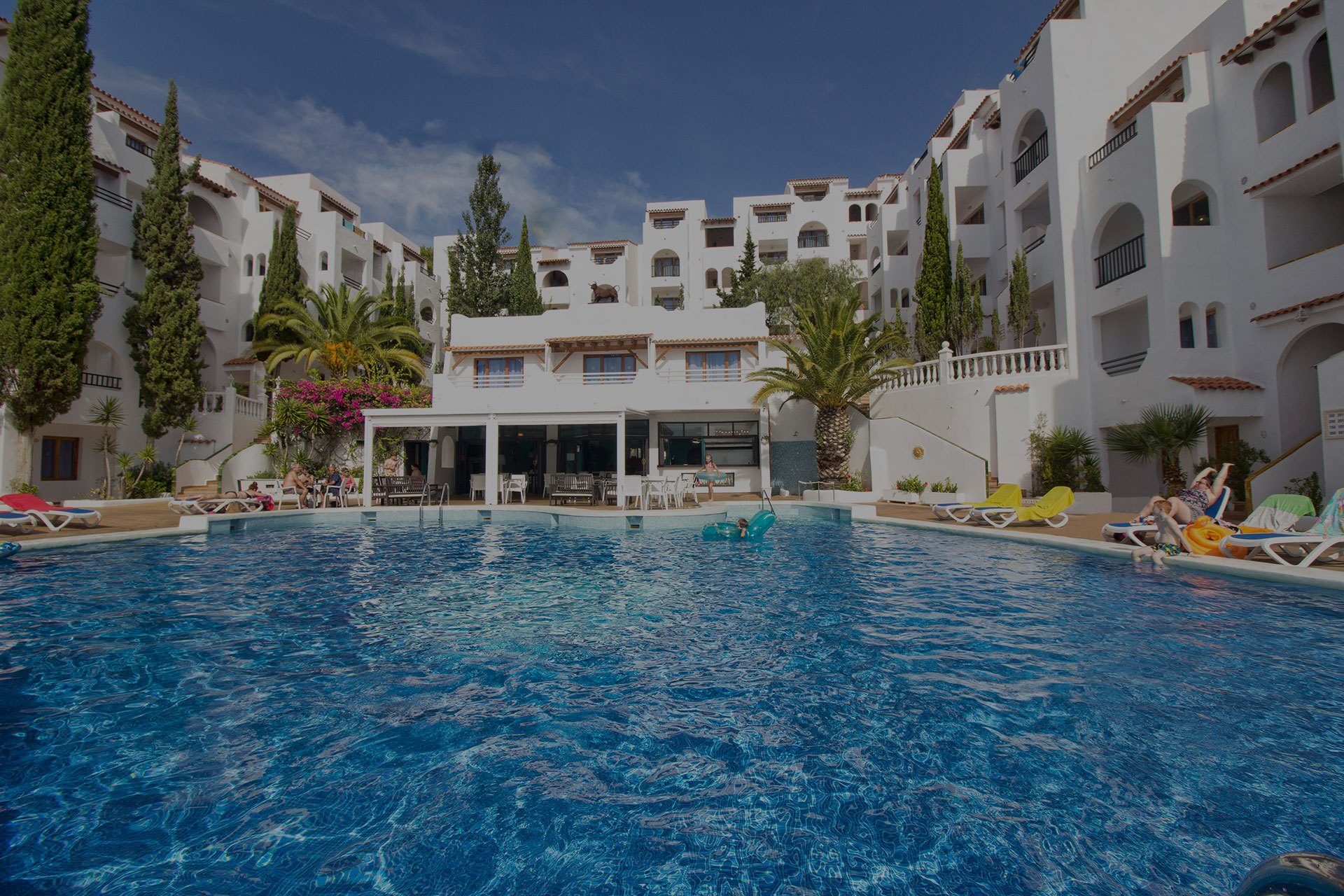 Holiday Park Santa Ponsa Official site of the Holiday Park Apartments