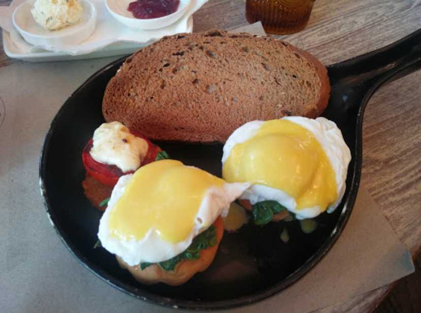 18 Breakfast Places in Delhi to Satiate Your Early Morning Hunger Pangs