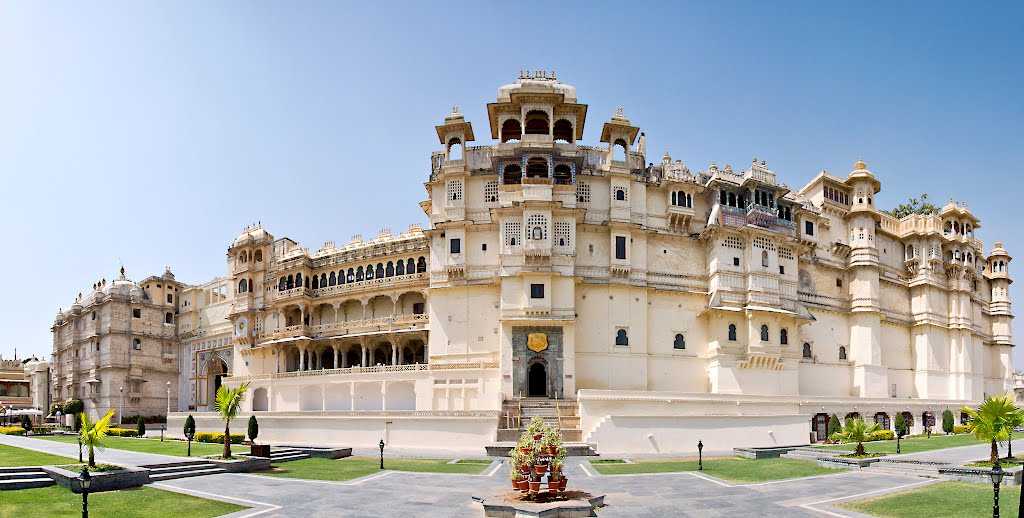 City Palace Udaipur Entry Fee, Timings, Government Museum & Photos