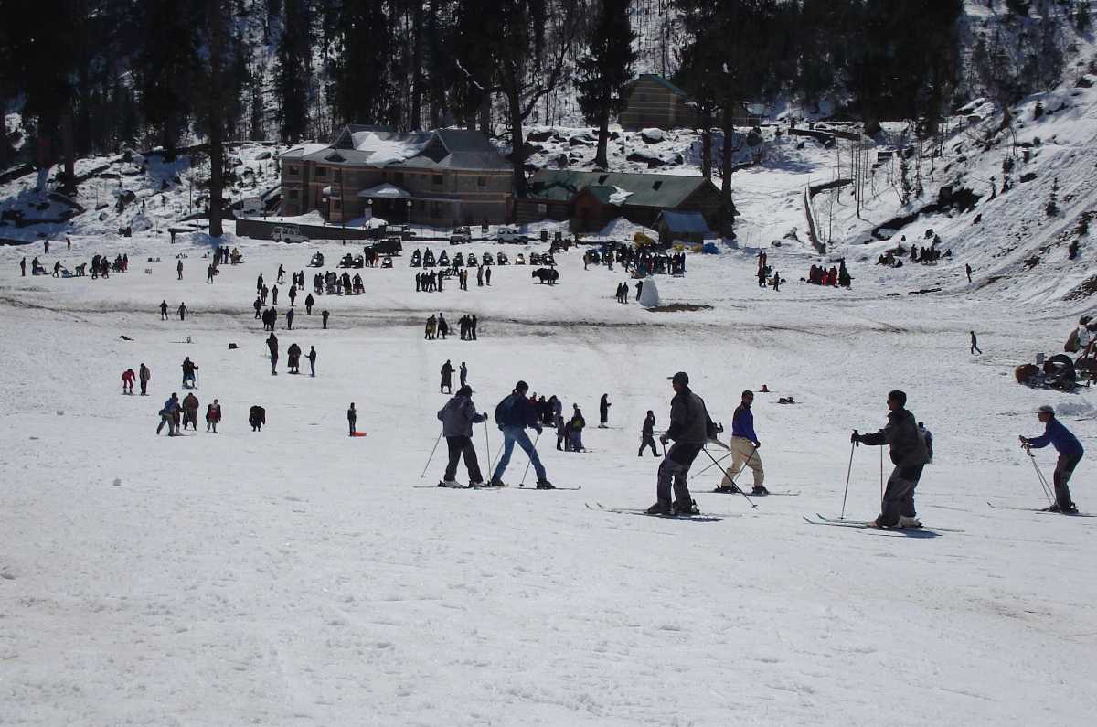 Skiing in Kufri, Shimla Skiing in Kufri Photos