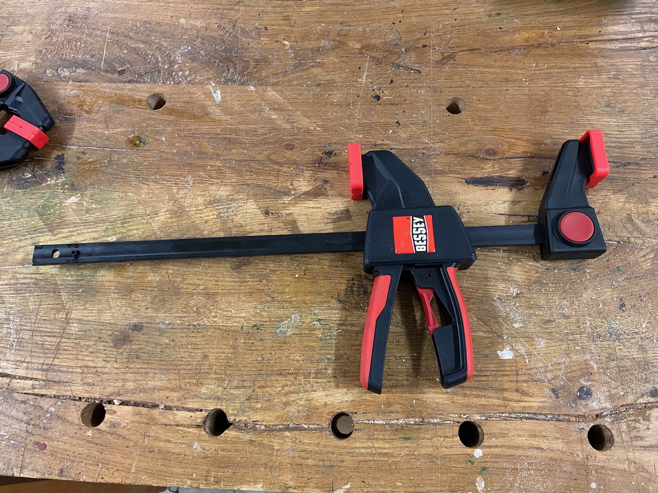 Einhandzwingen im Vergleich Wolfcraft vs. Bessey