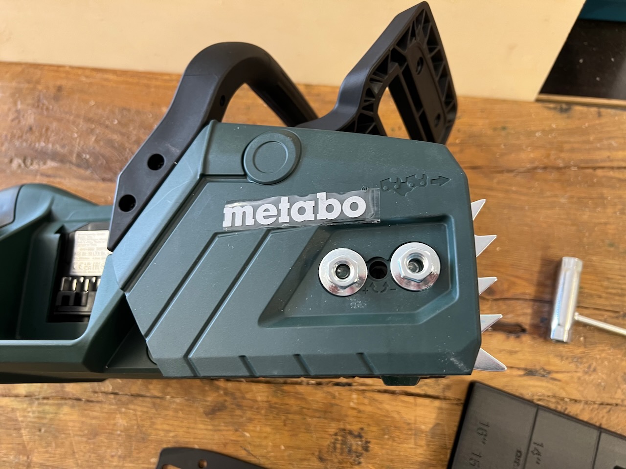Inbetriebnahme Metabo Kettensäge MS 36-18 LTX BL 40 - Holz & Leim