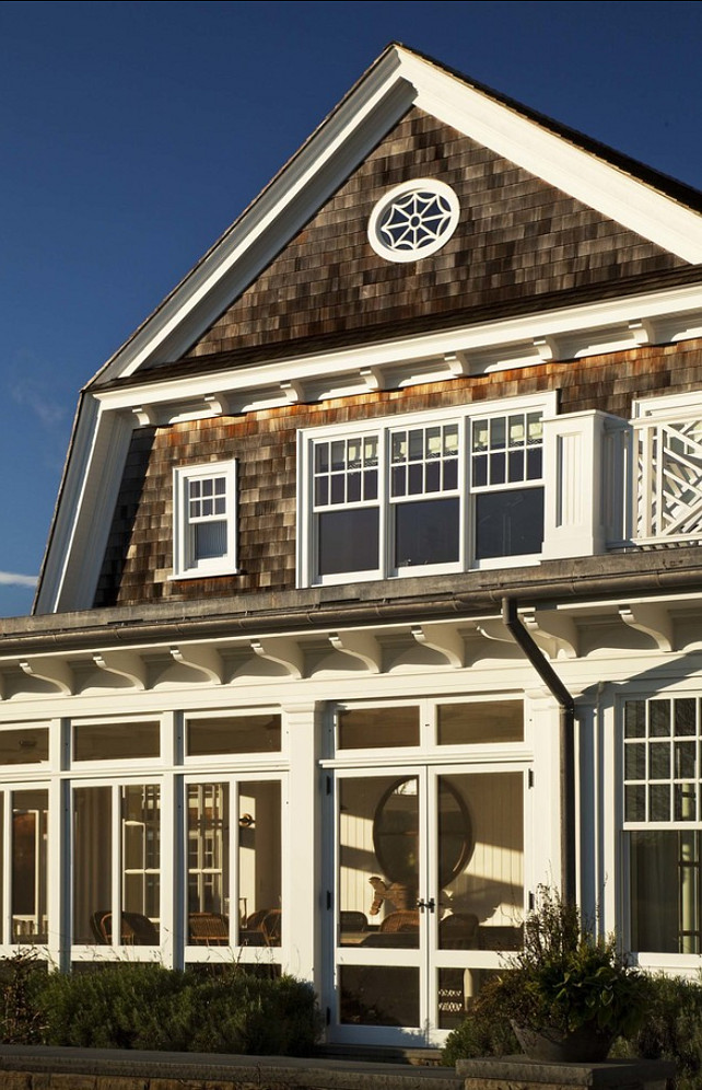 With exposures to the atlantic ocean on one side and the shinnecock bay on the other, the property is subjected to extreme coastal weather conditions. Classic Hamptons Beach House Home Bunch Interior Design Ideas