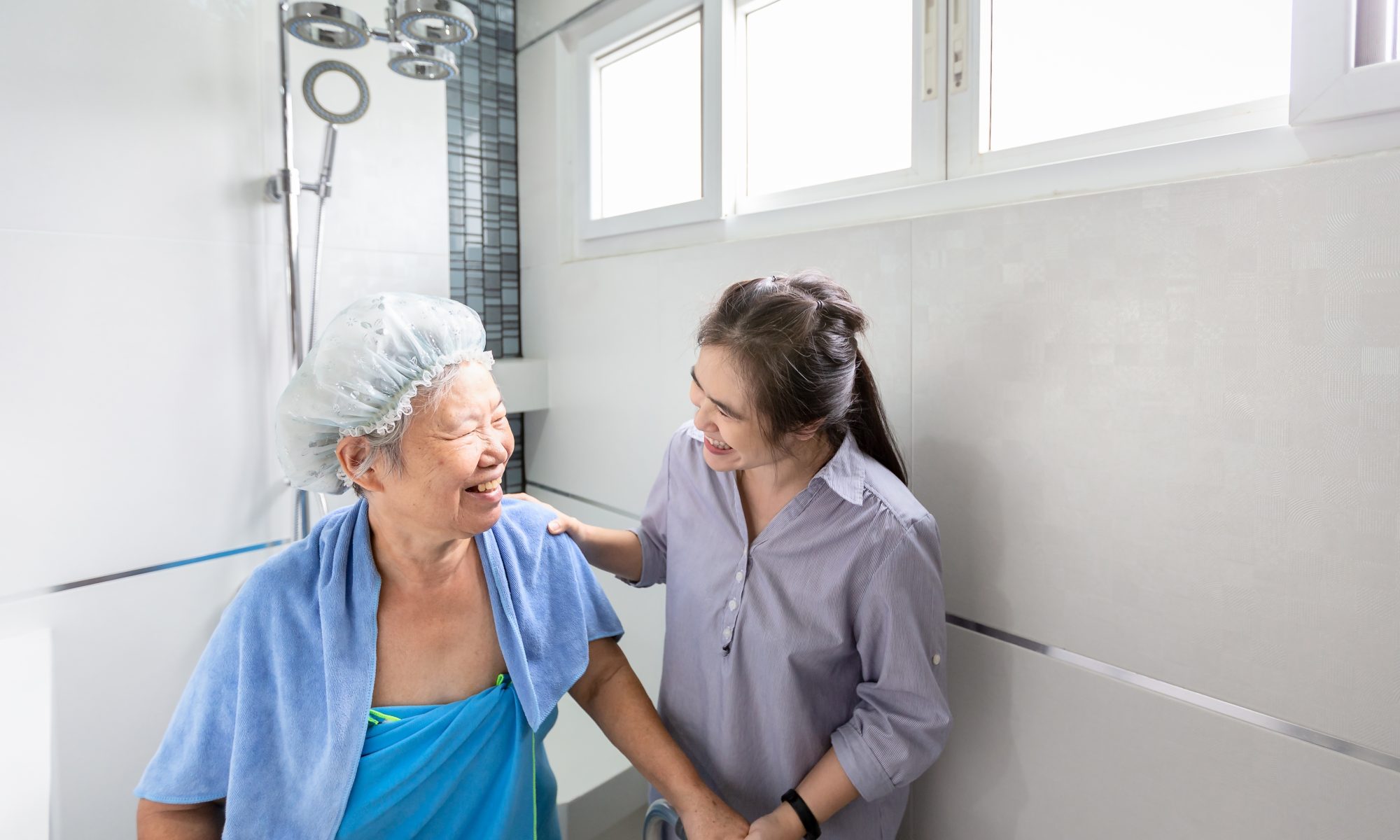 5 Tips for Bathing an Elderly Person with Dementia